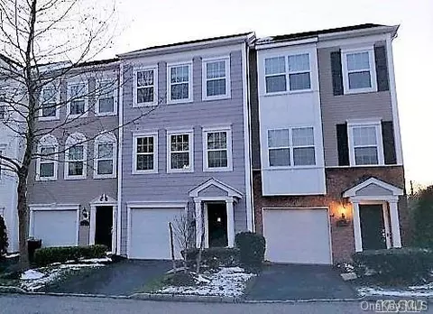 79 Maler Ln, Patchogue, NY 11772 photo 1