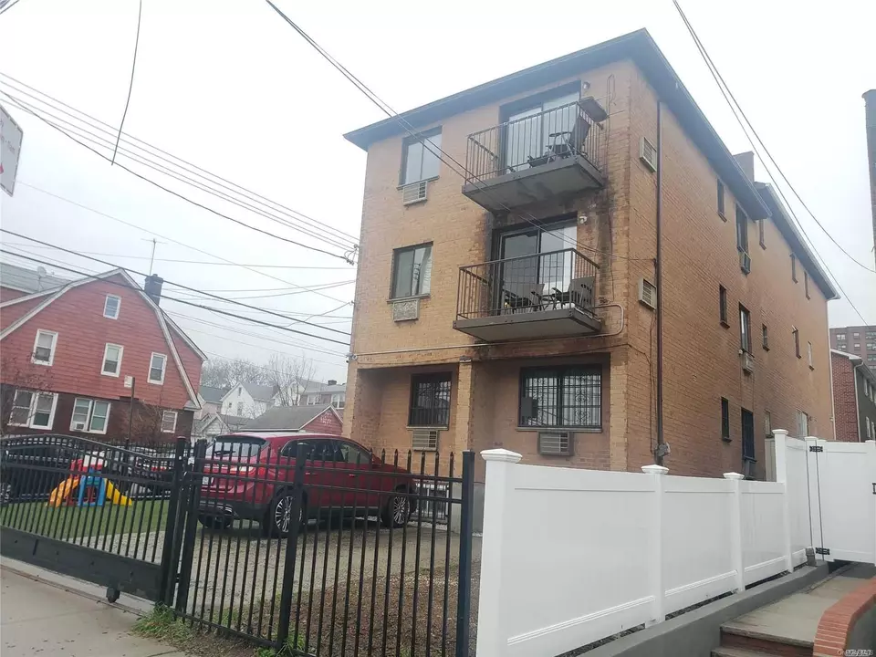  62-54 102nd St, NY 11374 photo 1