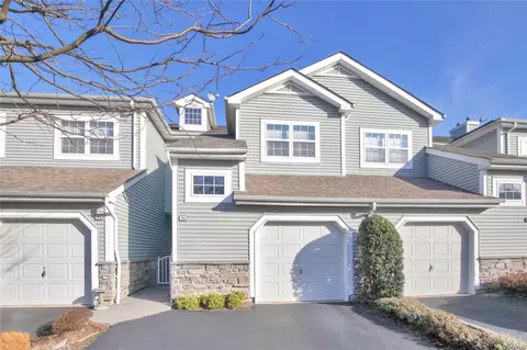 86 Carriage Ln, Plainview, NY 11803 photo 1