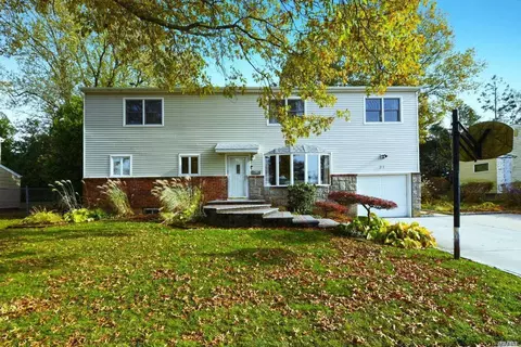21 Edison Dr, Plainview, NY 11803 photo 1