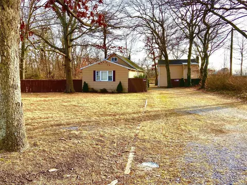 226 Napoli St, Central Islip, NY 11722 photo 1