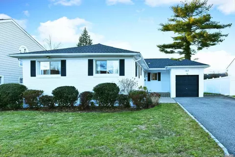 14 Randy Ln, Plainview, NY 11803 photo 1