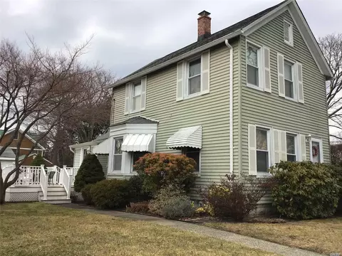 142 Waverly Ave, Patchogue, NY 11772 photo 1