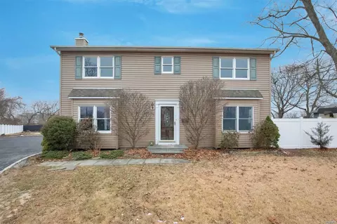 45 Herbert Cir, Patchogue, NY 11772 photo 1