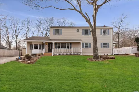 2 Danbury Ave, Patchogue, NY 11772 photo 1