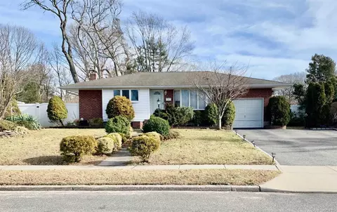 17 Valmont Ln, Commack, NY 11725 photo 1