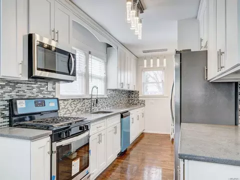 175 Rolling St, Lynbrook, NY 11563 photo 1