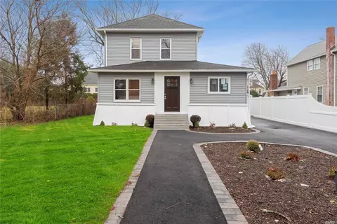49 Furman Ln, Patchogue, NY 11772 photo 1