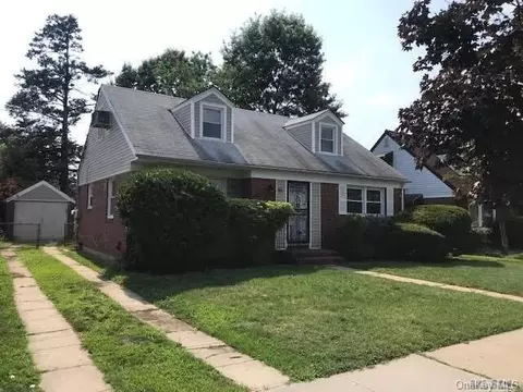 95 Martin Ave, Hempstead, NY 11550 photo 1