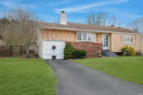 15 Valley Rd, Patchogue, NY 11772 photo 1