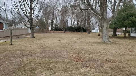 290 Maple Ave, Brookhaven, NY 11772 photo 1