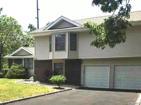 20 Pine Gate, Patchogue, NY 11772 photo 1