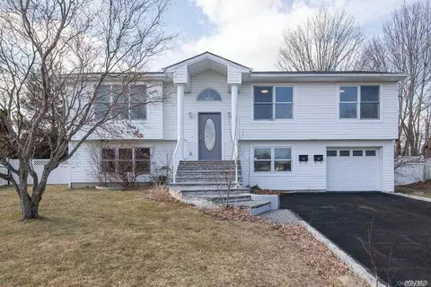 8 Pebble Pl, Commack, NY 11725 photo 1