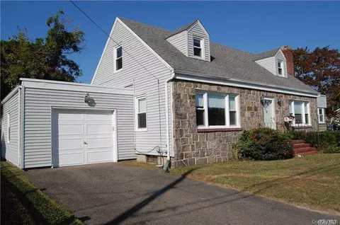 15 W 2nd St, Patchogue, NY 11772 photo 1