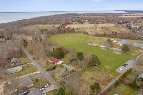 400 Youngs Rd, Southold, NY 11957 photo 1