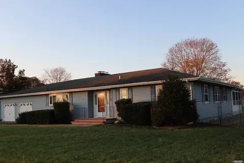 247 Doctors Path, Riverhead, NY 11901 photo 1