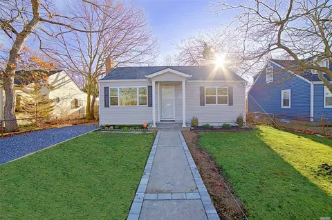 14 Bennett Ave, Patchogue, NY 11772 photo 1