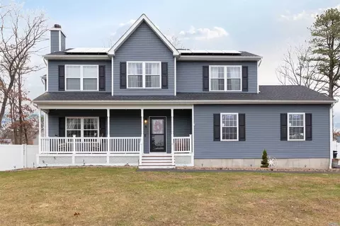 5 Poppy Ct, Ridge, NY 11961 photo 1