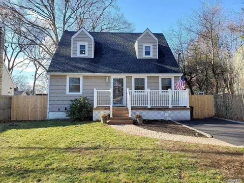 28 Terry Dr, Mastic, NY 11950 photo 1