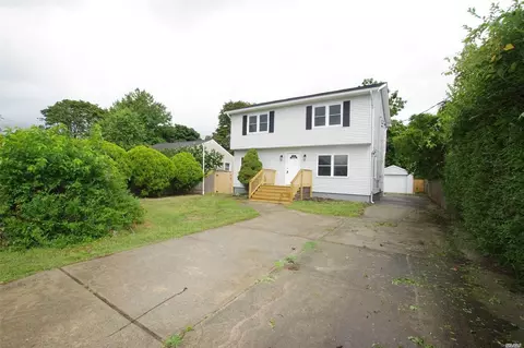 413 Bay Ave, Patchogue, NY 11772 photo 1
