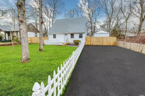 13 1st Pl, Mastic, NY 11950 photo 1