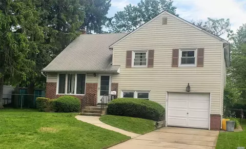 91 Diamond Dr, Plainview, NY 11803 photo 1