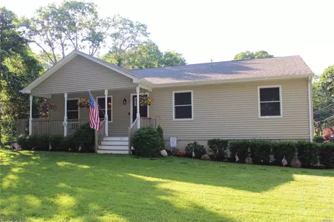 30 10th St, Wading River, NY 11792 photo 1