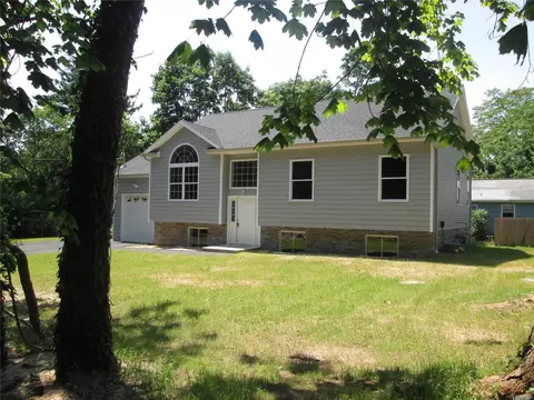 18 Miramar Ave, Brookhaven, NY 11772 photo 1