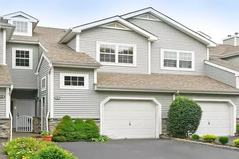 51 Carriage Ln, Plainview, NY 11803 photo 1
