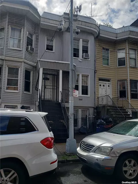 346 E 194 St, New York, NY 10458 photo 1