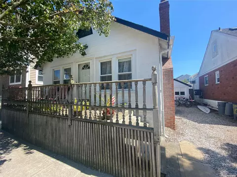 68 S Parkside Dr, Point Lookout, NY 11569