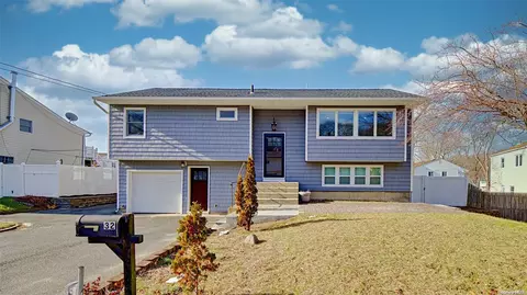 32 Circle Dr E, Brookhaven, NY 11772 photo 1