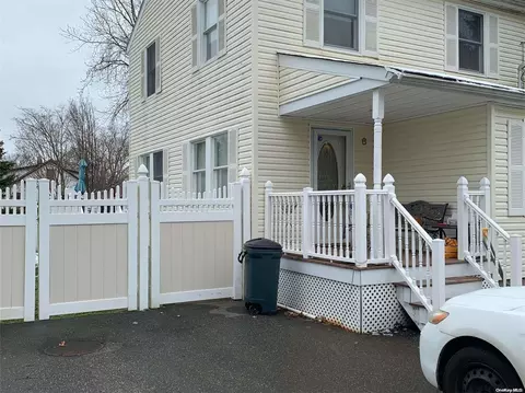 8 Robinson Ave, Patchogue, NY 11772 photo 1