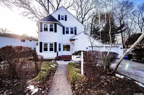 1690 Westervelt Ave, Baldwin, NY 11510 photo 1