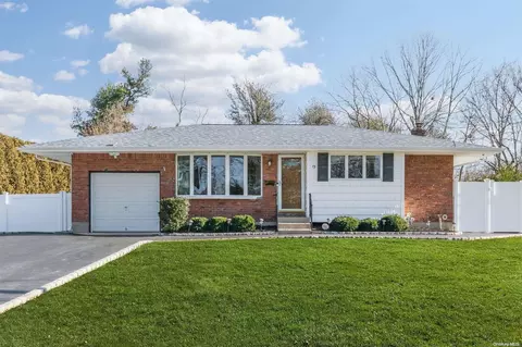 79 Hedgerow Ln, Commack, NY 11725 photo 1