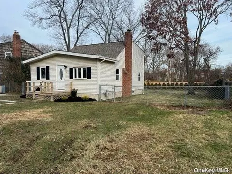 59 Winges Ave, Patchogue, NY 11772 photo 1