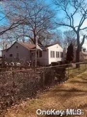 177 Magnolia Dr, Mastic Beach, NY 11951