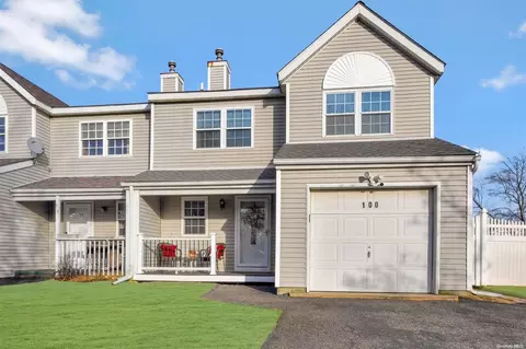 100 Mckinney St, Central Islip, NY 11722 photo 1