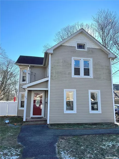 22 Mulford St, Patchogue, NY 11772 photo 1