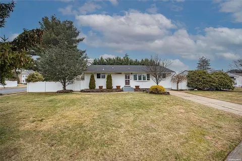 43 Janet Dr, Plainview, NY 11803 photo 1