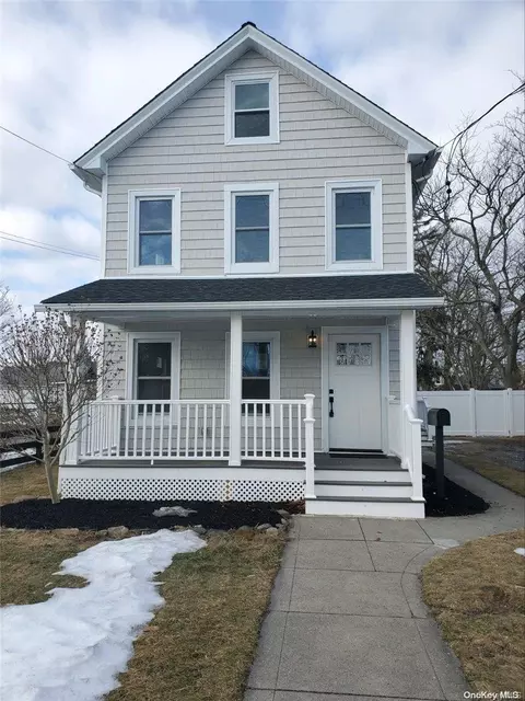 61 Academy St, Patchogue, NY 11772 photo 1