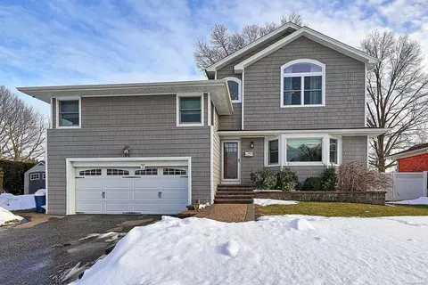 66 Pasadena Dr, Plainview, NY 11803 photo 1