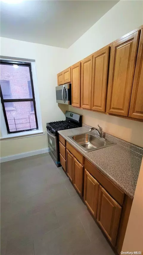 2199 Holland Ave #1C, NY 10462 photo 1