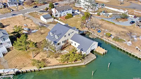 170 Clocks Blvd, Massapequa, NY 11758