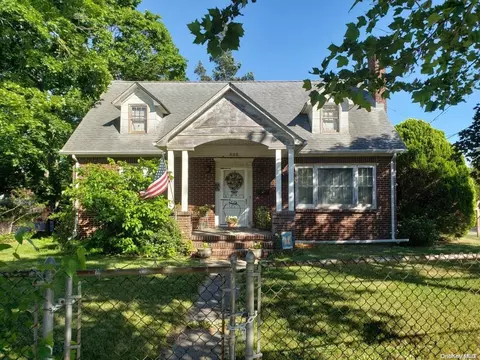 625 E Main St, Riverhead, NY 11901 photo 1
