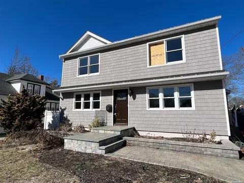 31 1st St, Patchogue, NY 11772 photo 1
