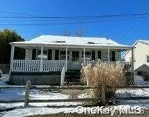 6 Willow Walk, Patchogue, NY 11772 photo 1