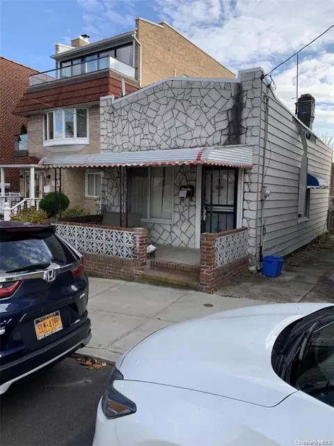 73-24 69 Ave, New York, NY 11379