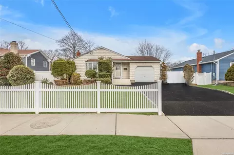 293 Rider Ave, Patchogue, NY 11772 photo 1