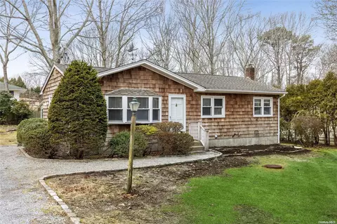 3 Easterly Rd, Hampton Bays, NY 11946 photo 1